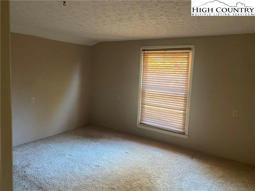Image number 16 for the current listing