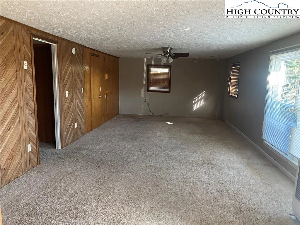 Image number 22 for the current listing