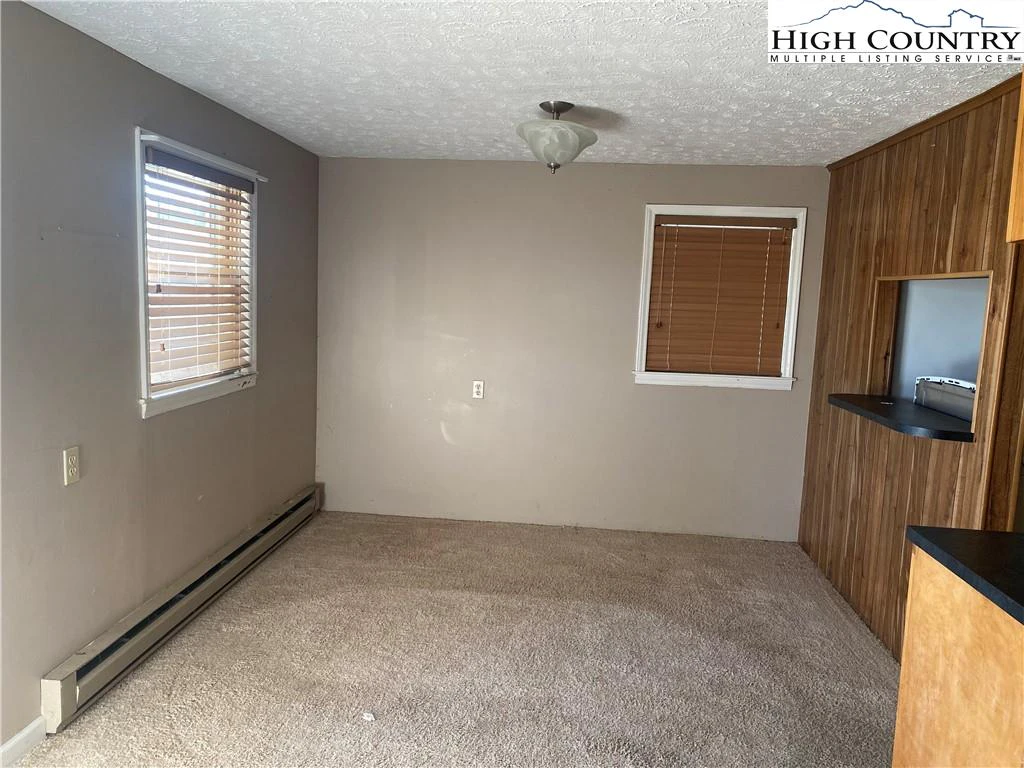 Image number 21 for the current listing