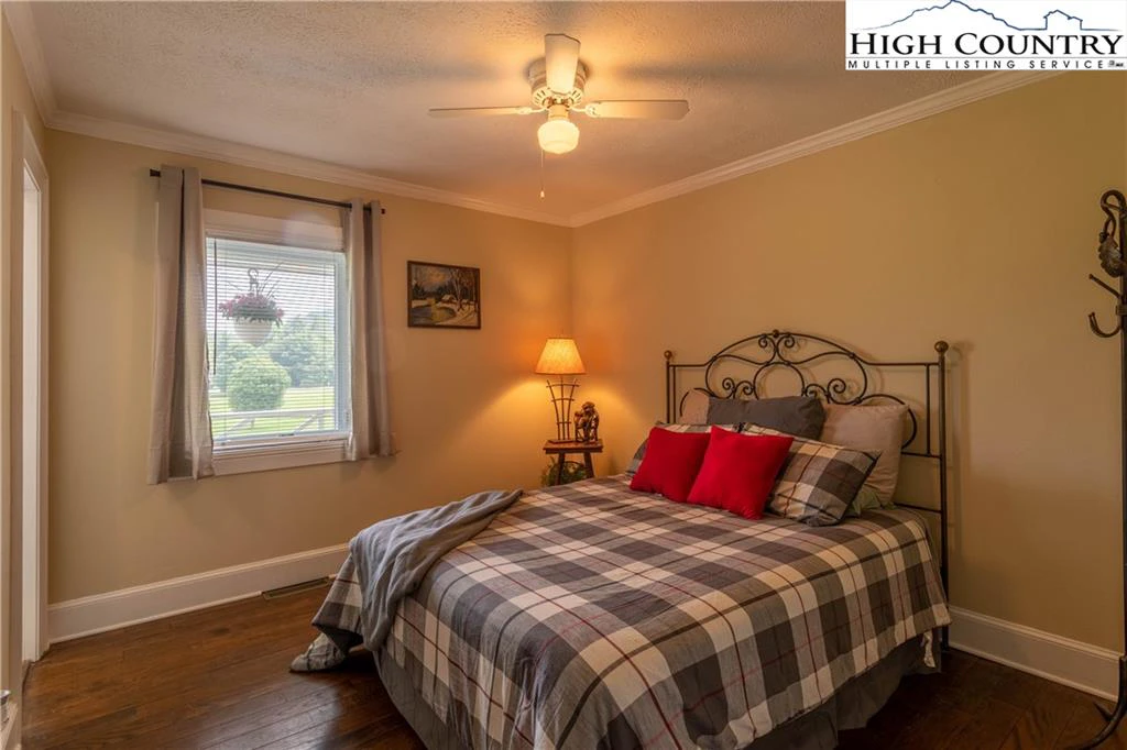 Image number 6 for the current listing