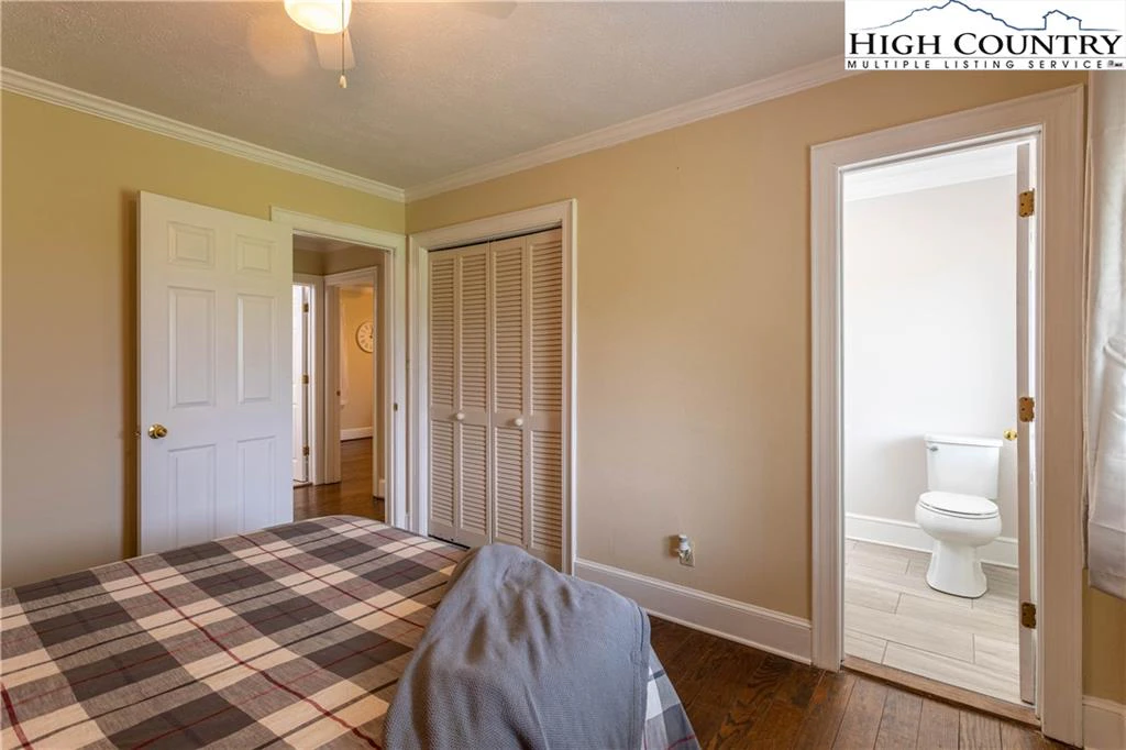 Image number 7 for the current listing