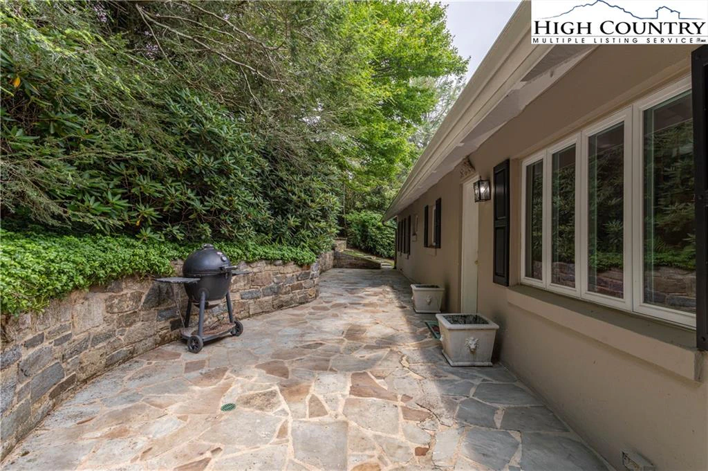 Image number 10 for the current listing