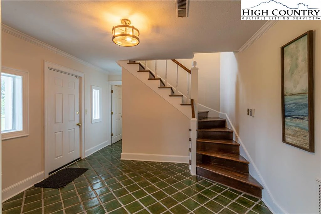 Image number 21 for the current listing