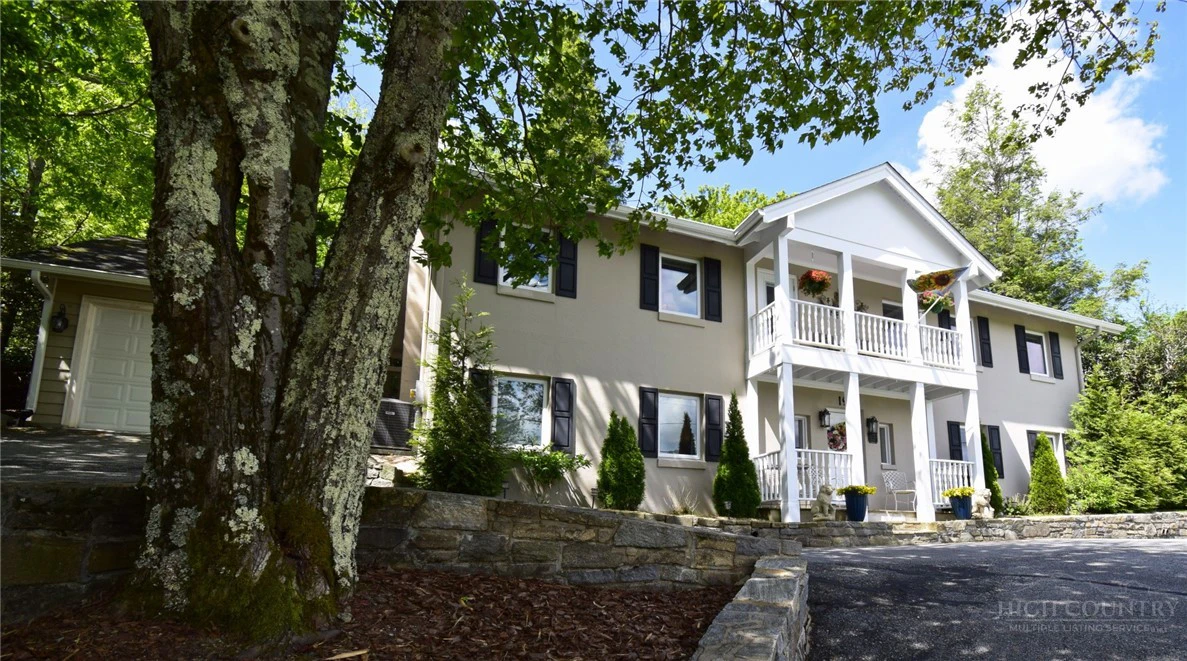 Image number 1 for the current listing