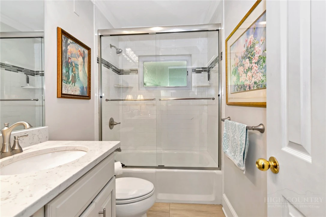 Image number 13 for the current listing