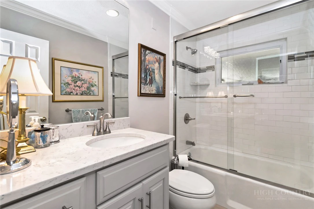 Image number 3 for the current listing