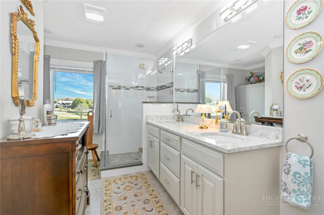 Image number 8 for the current listing