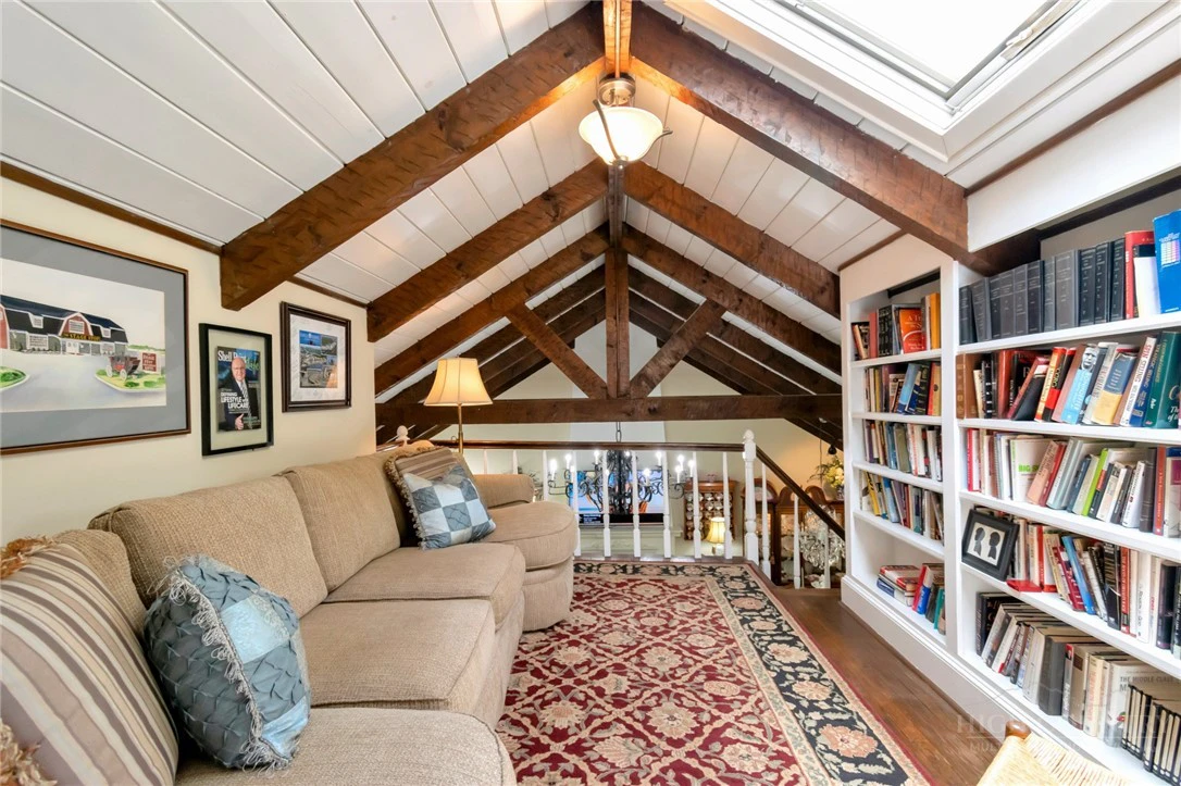 Image number 14 for the current listing