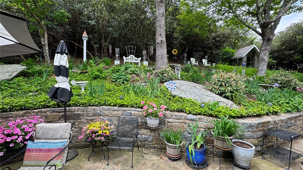 Image number 18 for the current listing