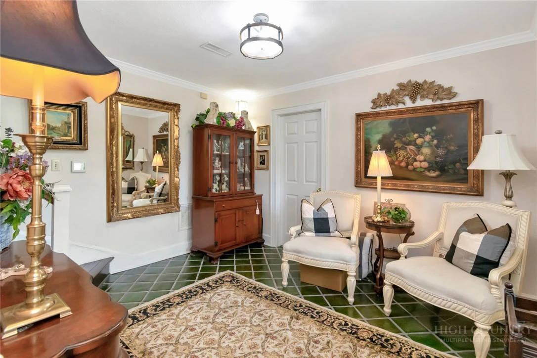 Image number 20 for the current listing