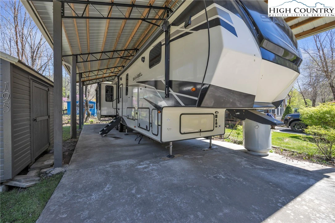 Image number 1 for the current listing