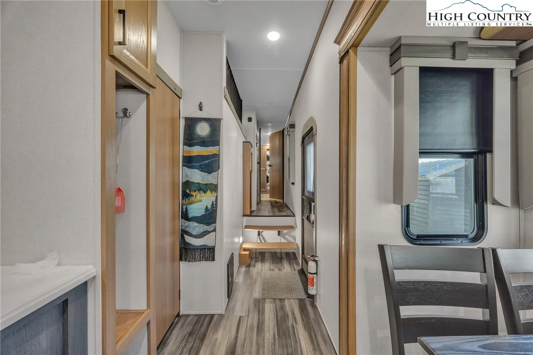 Image number 2 for the current listing