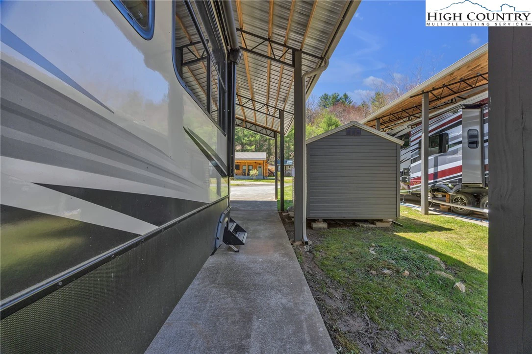 Image number 8 for the current listing