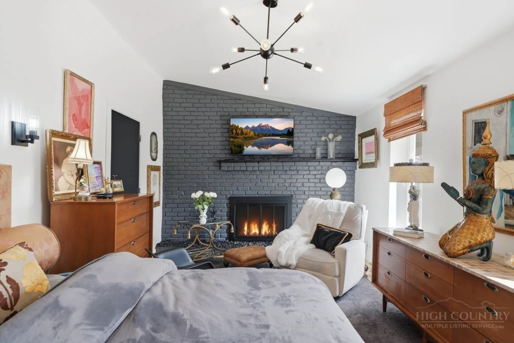 Image number 5 for the current listing