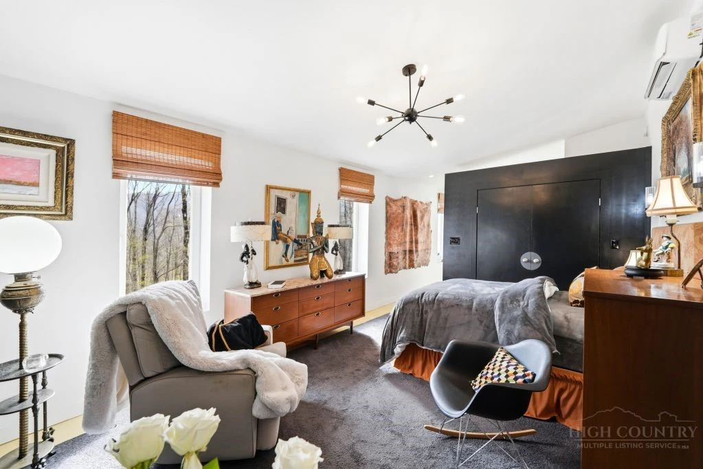 Image number 8 for the current listing