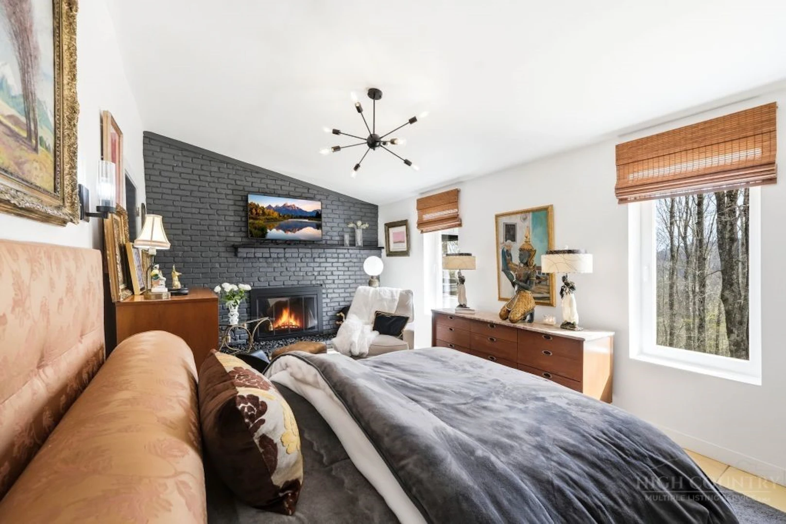 Image number 9 for the current listing