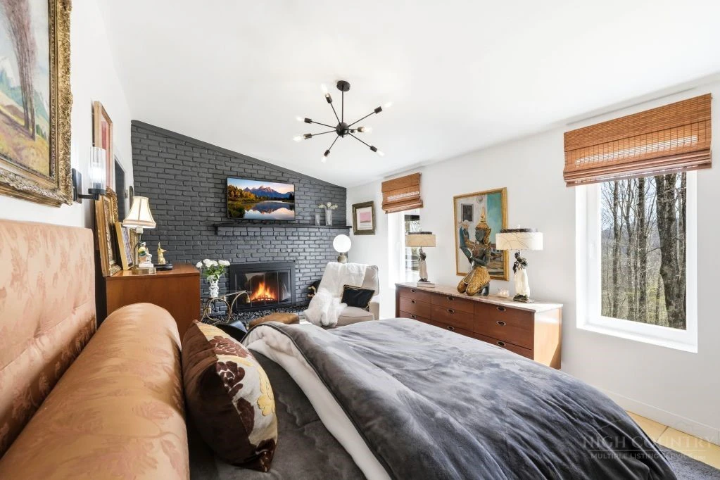 Image number 9 for the current listing