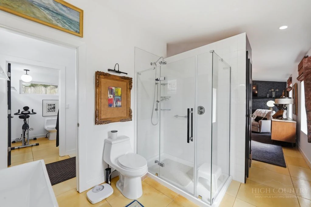 Image number 11 for the current listing