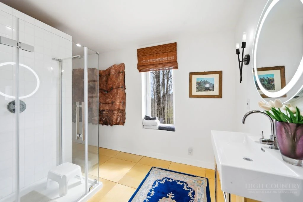 Image number 2 for the current listing