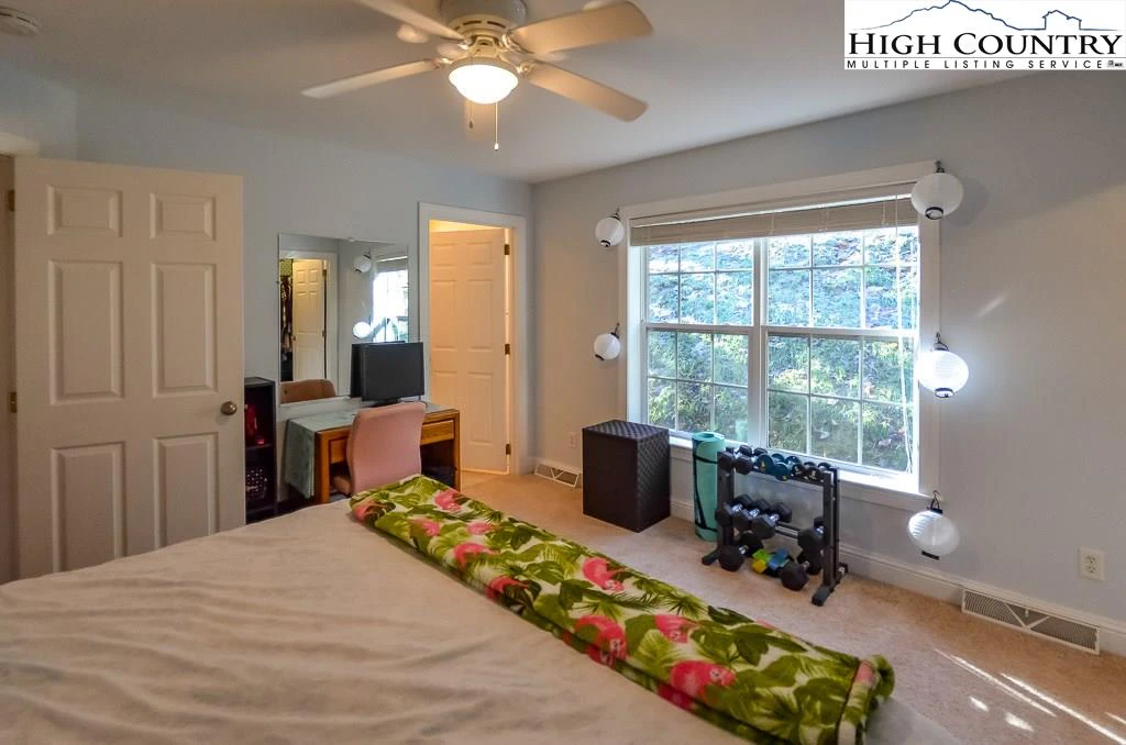 Image number 2 for the current listing