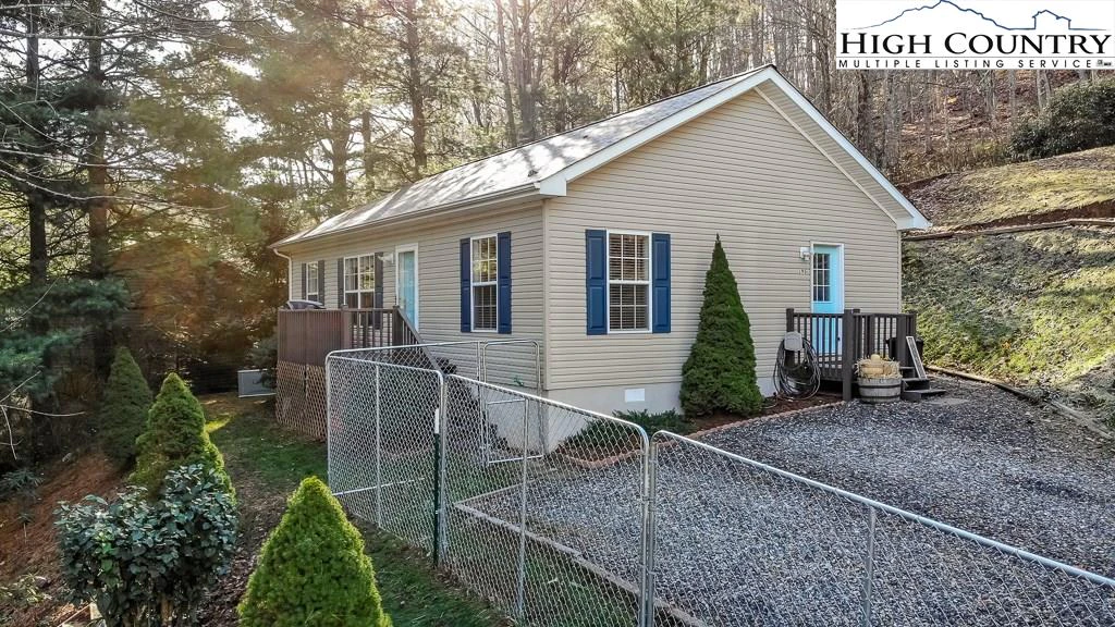 Image number 3 for the current listing