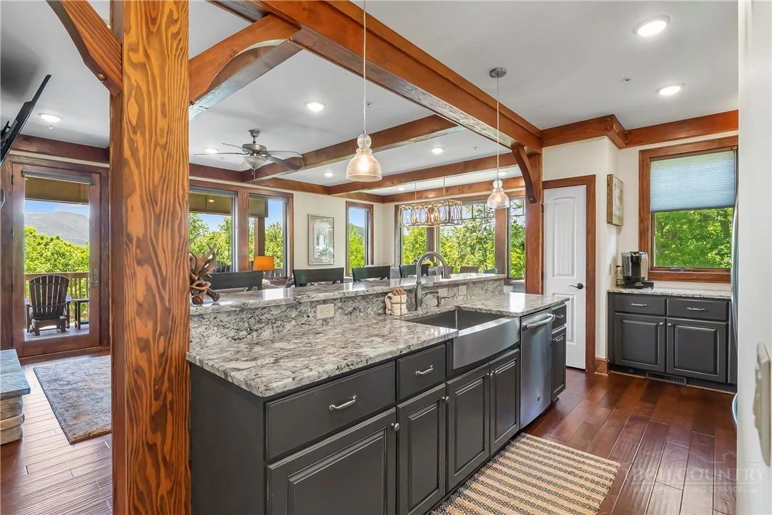 Image number 3 for the current listing