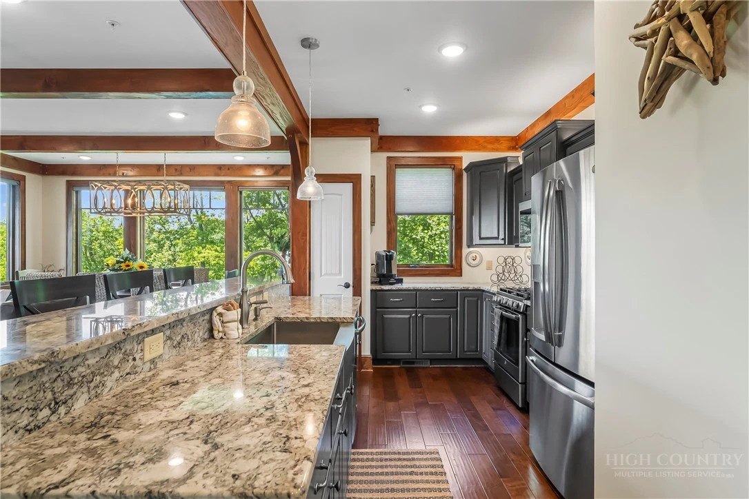 Image number 4 for the current listing