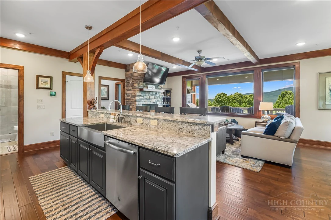 Image number 2 for the current listing