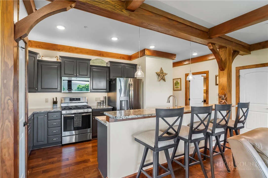 Image number 5 for the current listing