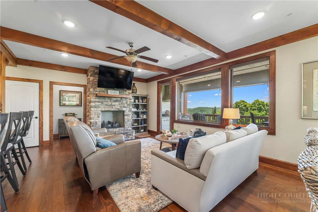 Image number 6 for the current listing