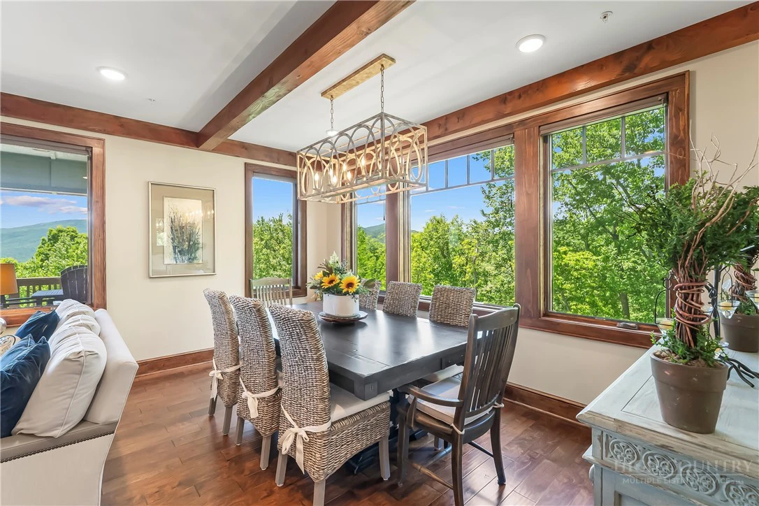 Image number 9 for the current listing