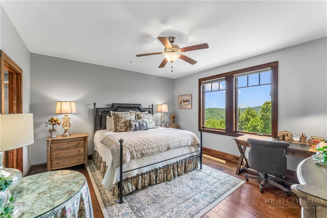 Image number 11 for the current listing