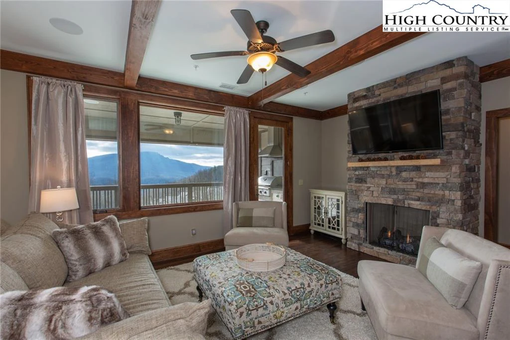 Image number 1 for the current listing