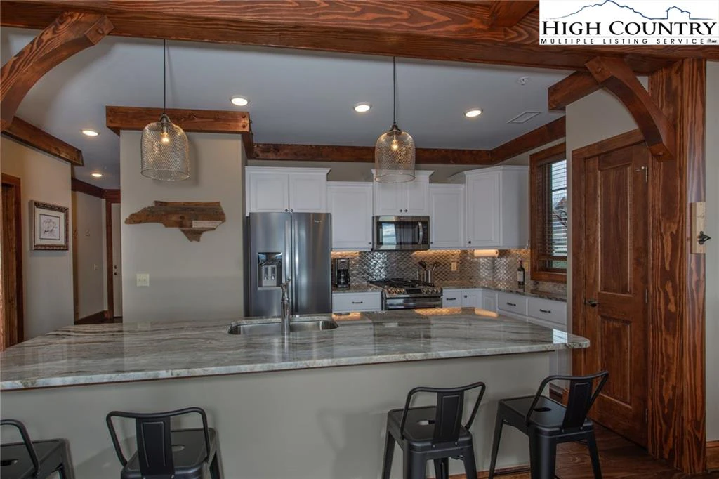 Image number 9 for the current listing