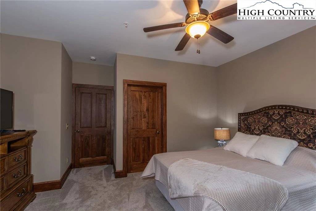 Image number 2 for the current listing