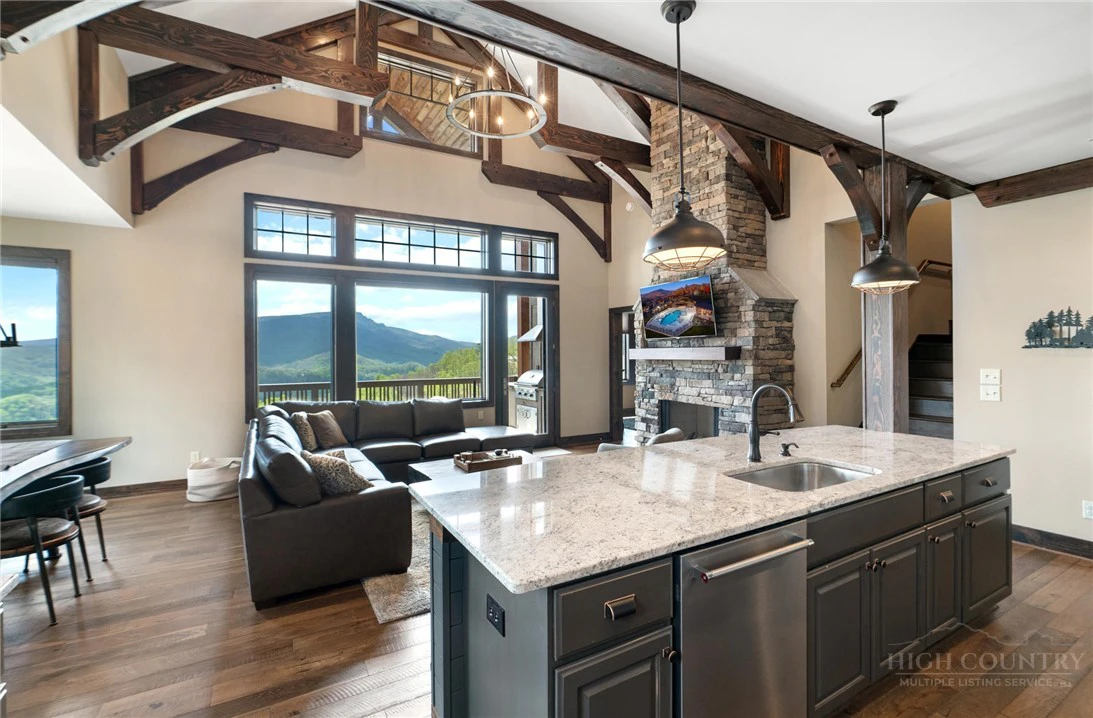 Image number 1 for the current listing