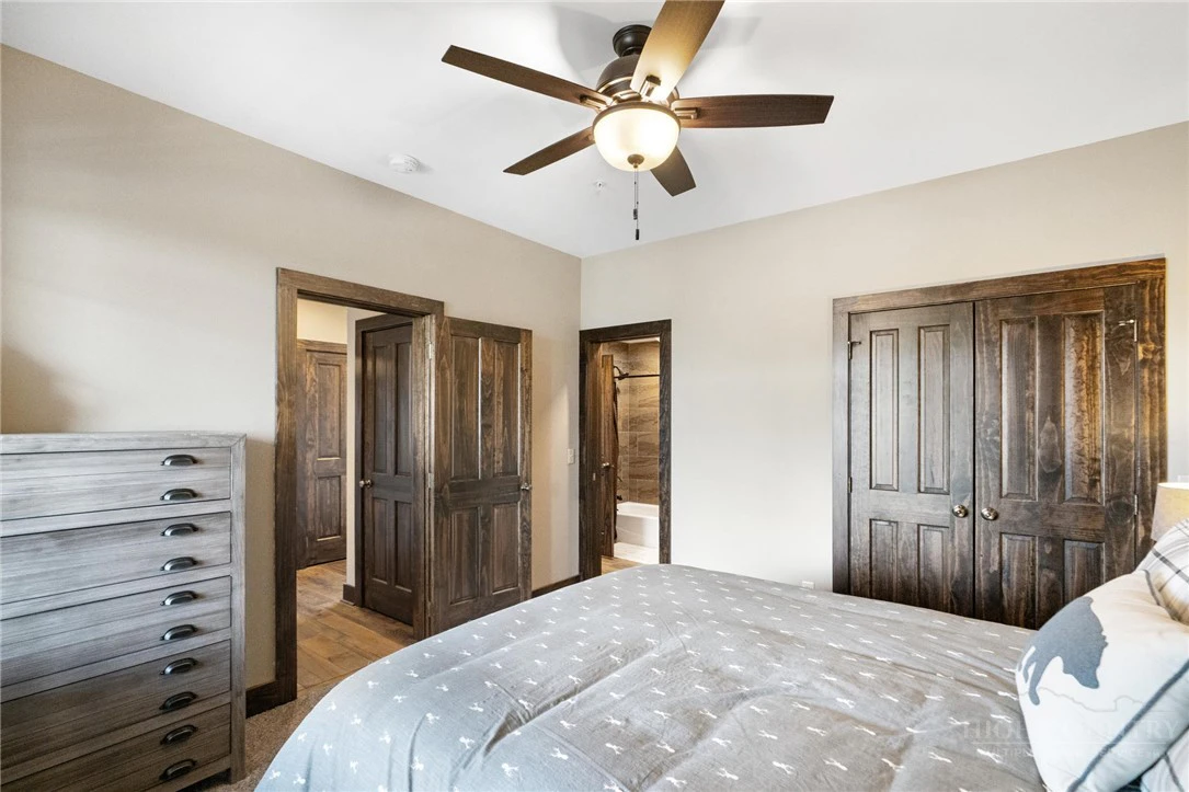 Image number 3 for the current listing