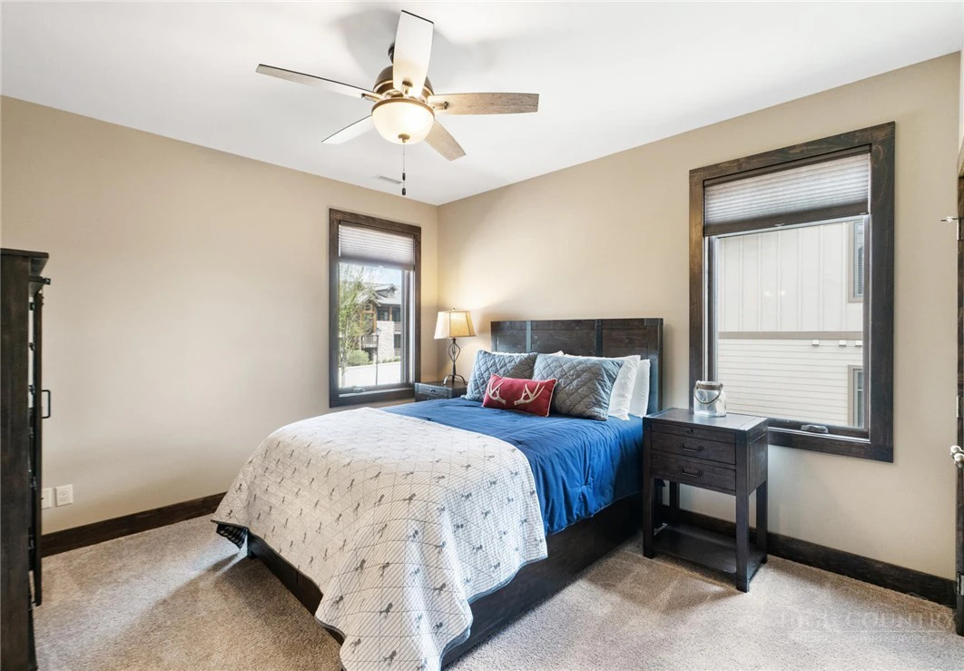 Image number 4 for the current listing