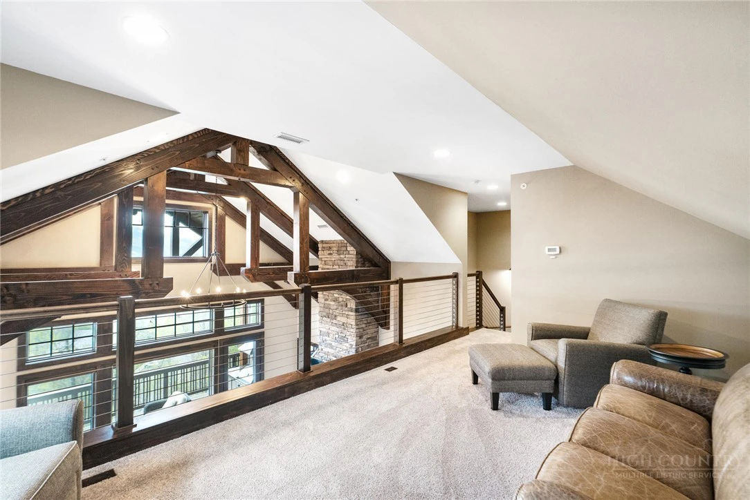 Image number 10 for the current listing