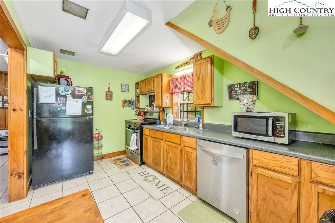 Image number 16 for the current listing