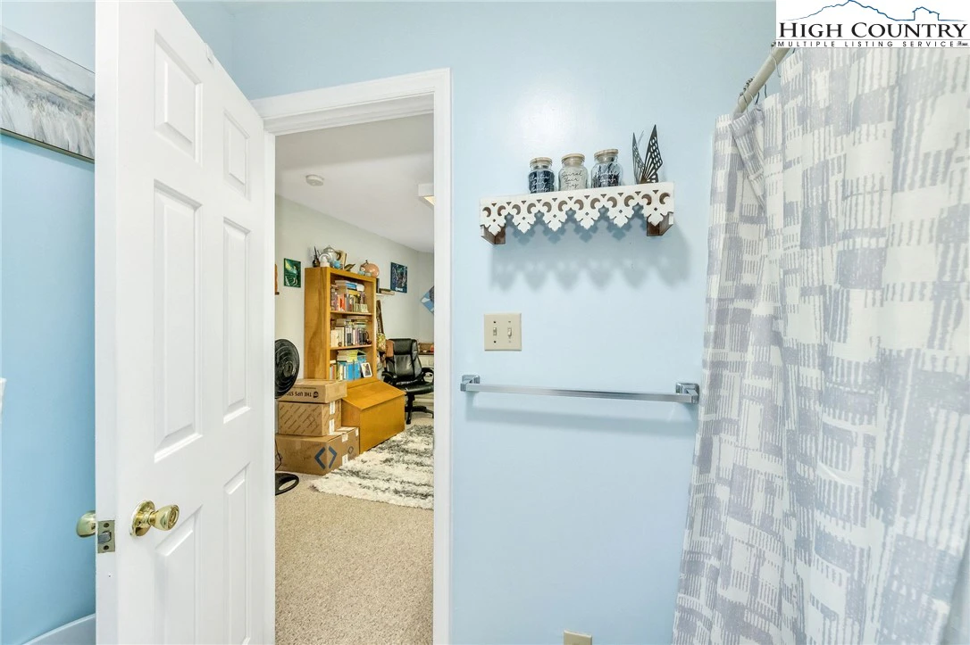 Image number 1 for the current listing