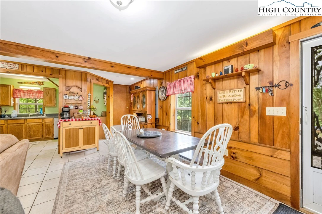 Image number 19 for the current listing
