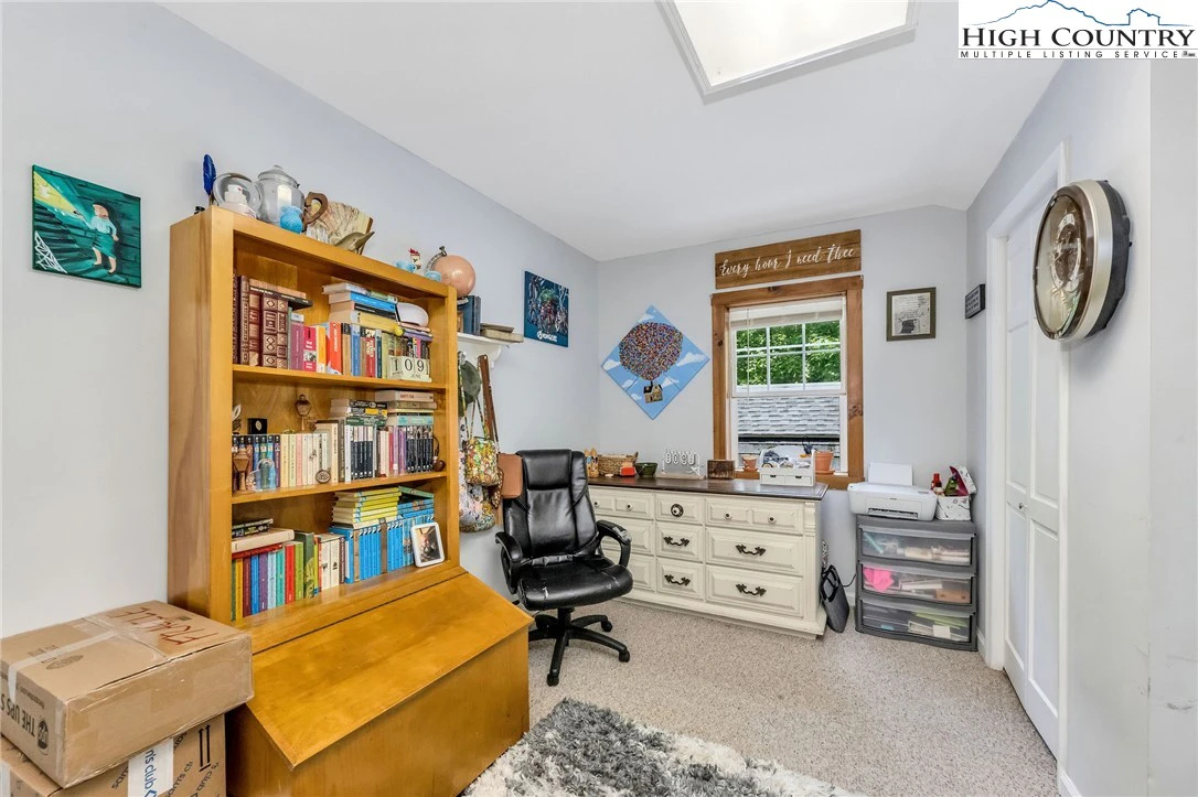 Image number 11 for the current listing