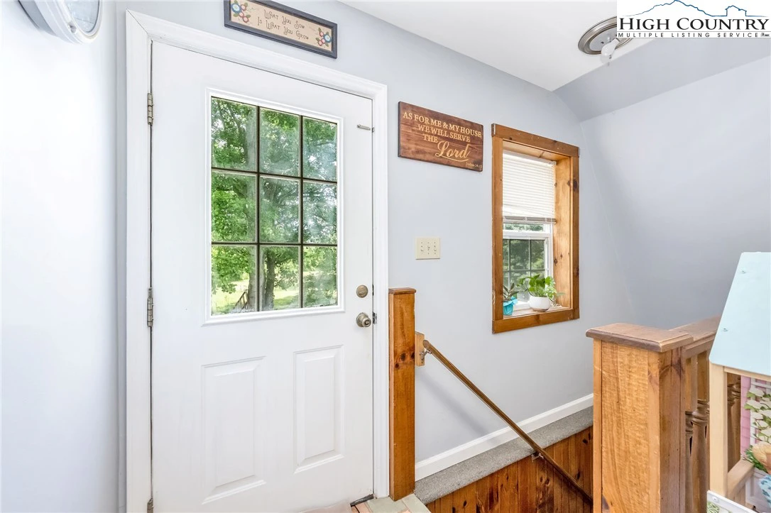 Image number 17 for the current listing