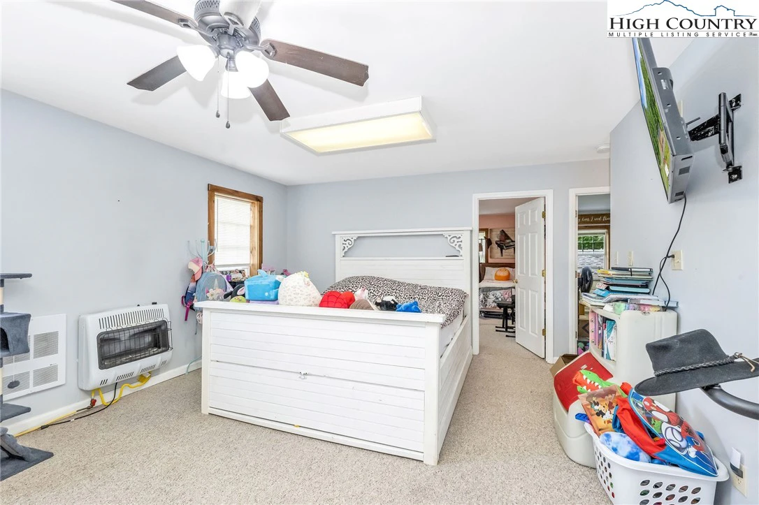 Image number 21 for the current listing