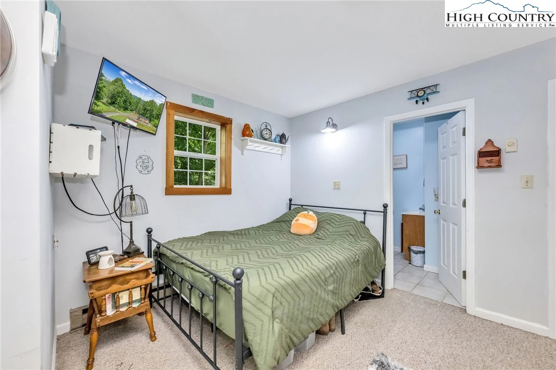Image number 9 for the current listing