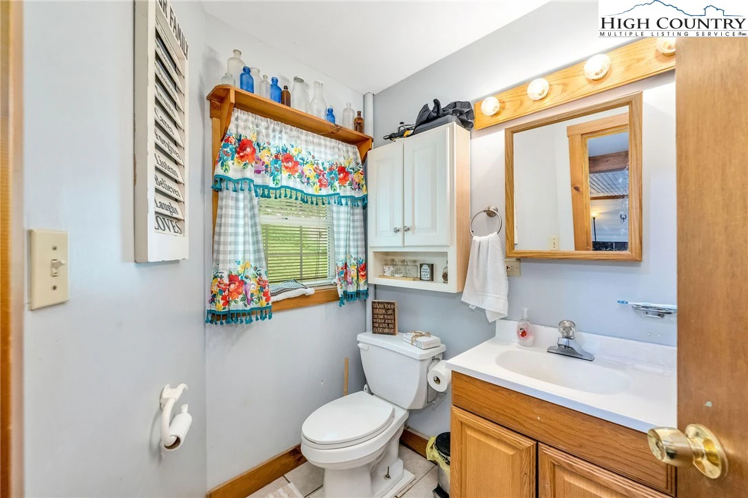 Image number 3 for the current listing