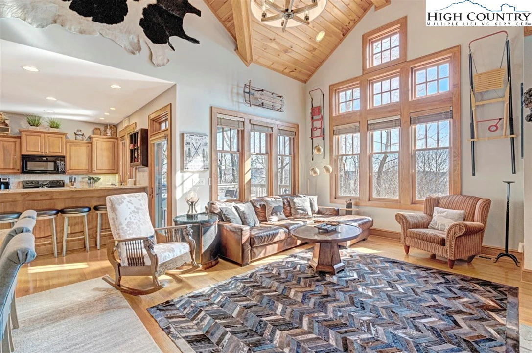 Image number 1 for the current listing