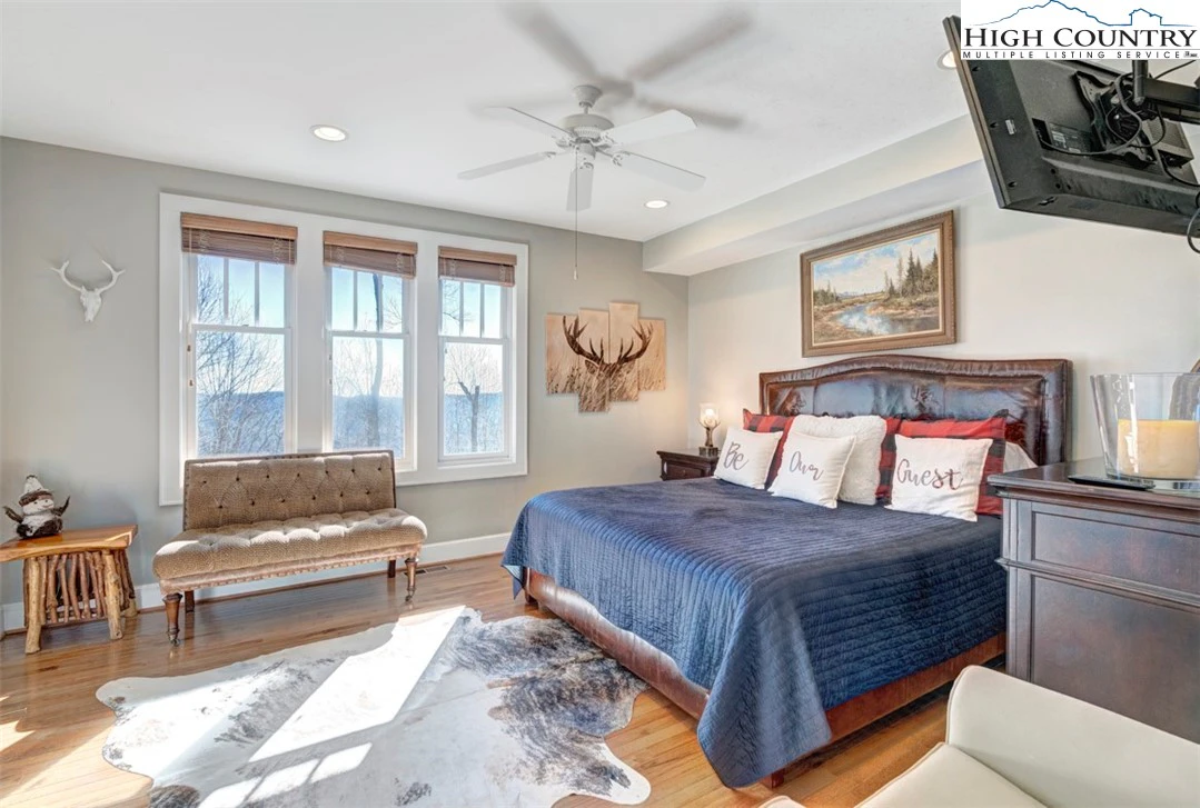 Image number 5 for the current listing