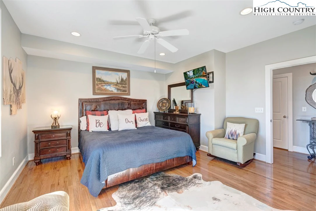 Image number 6 for the current listing